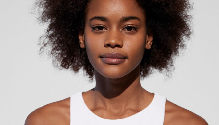 model using anti-frizz heat protectant