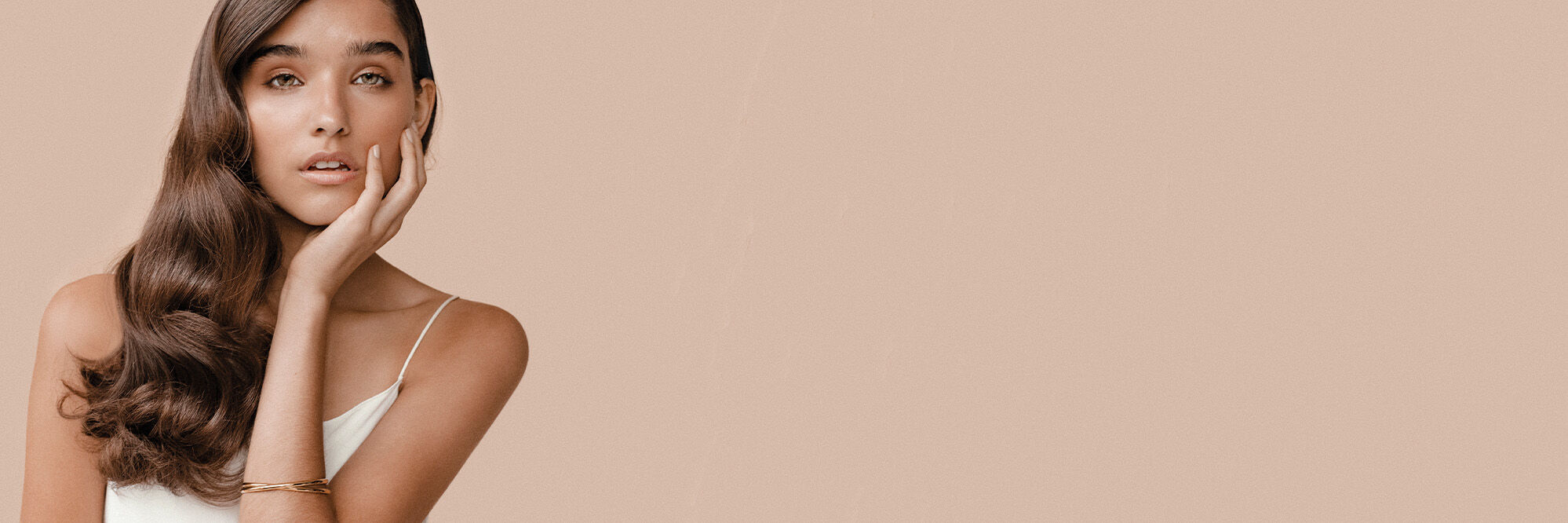 Model with frizzy hair