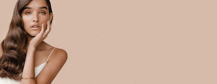 Model with frizzy hair