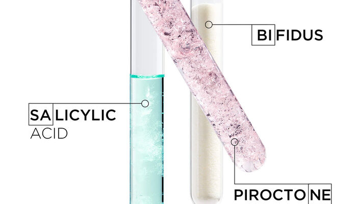 Blond Absolu Cicaextreme squeezed into hand